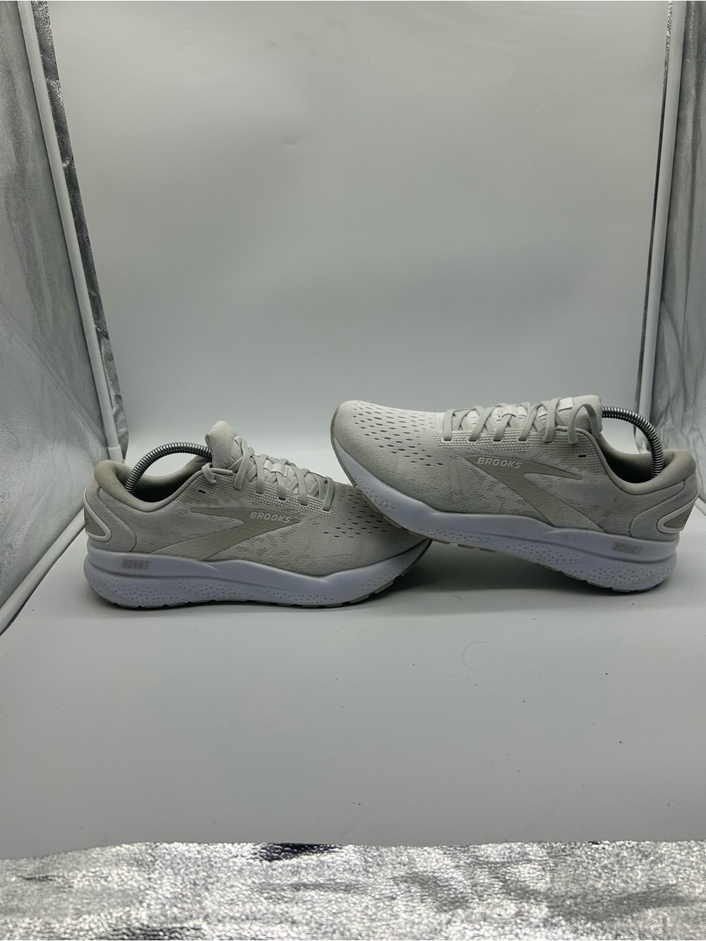 Brooks Ghost 16 White Grey - Size 11
